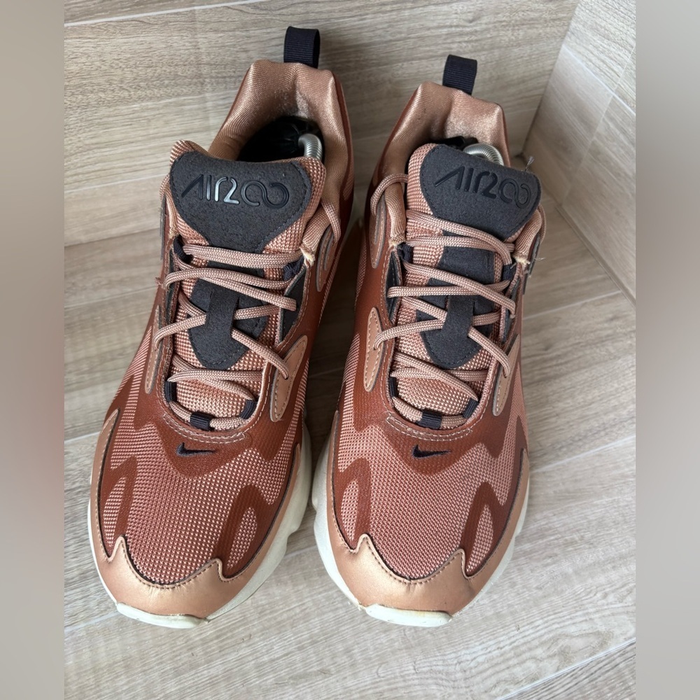 Nike Air Max 200 Metallic Red Bronze Sneaker CT1185-900 Women’s Shoe Size 9 - Picture 2 of 13